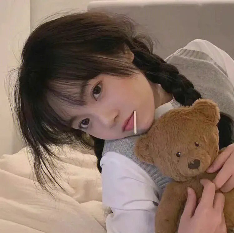 八个拔河女海报